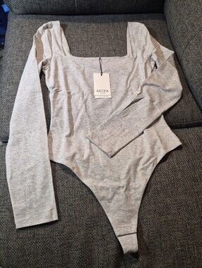 Aritzia Casual Contour Squareneck Bodysuit